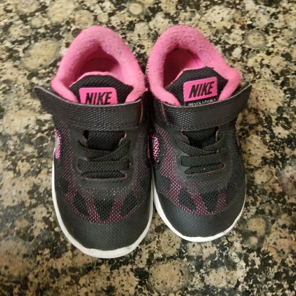Toddler girl Nike revolution 3 shoes