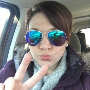 Meet your Posher, Felicia