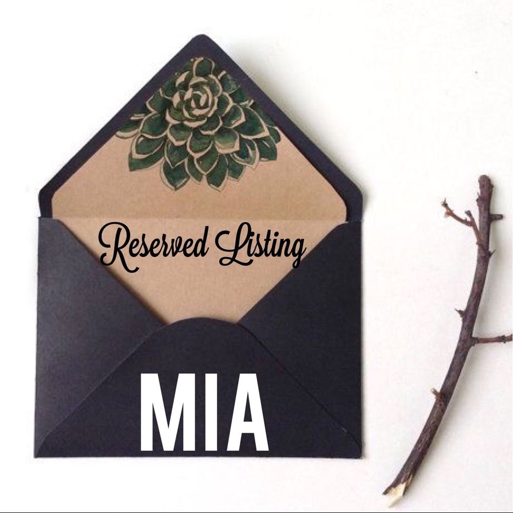 •MIA•