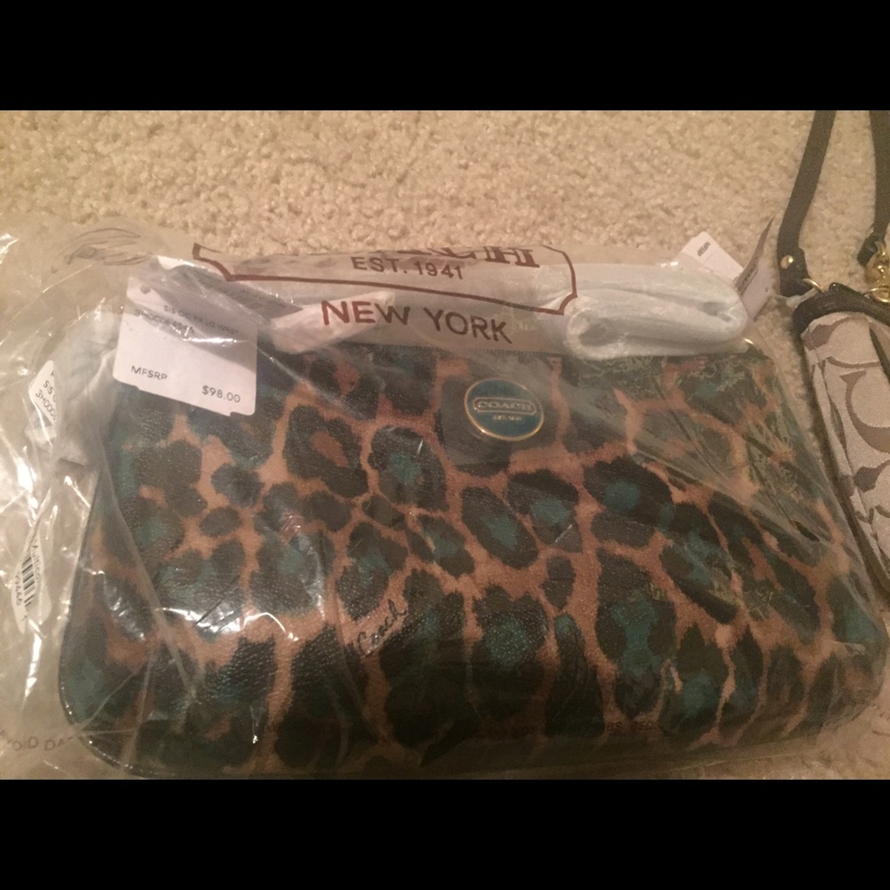 Coach wristlet - Picture 2 of 2
