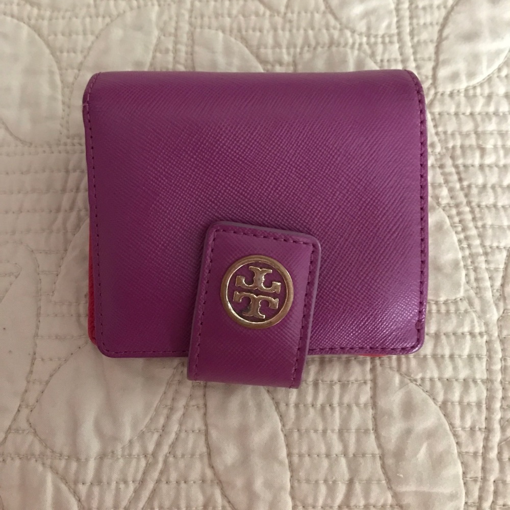 Gently used small Tory Burch wallet!