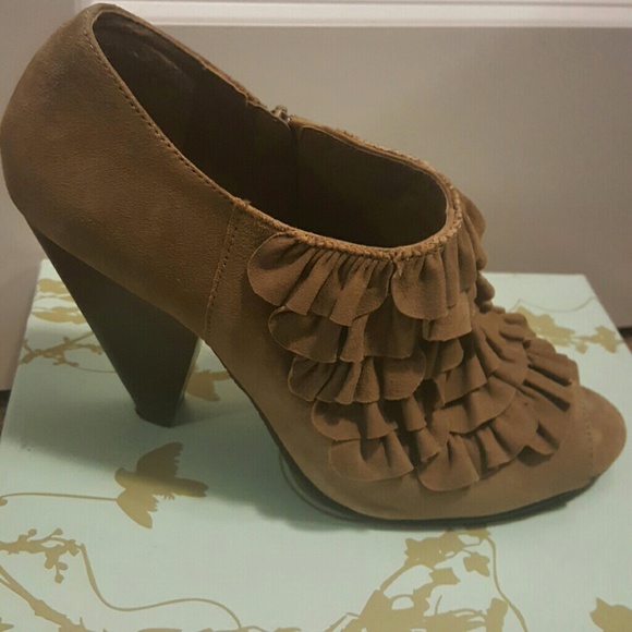 Tan Open Toe Booties - Picture 2 of 4