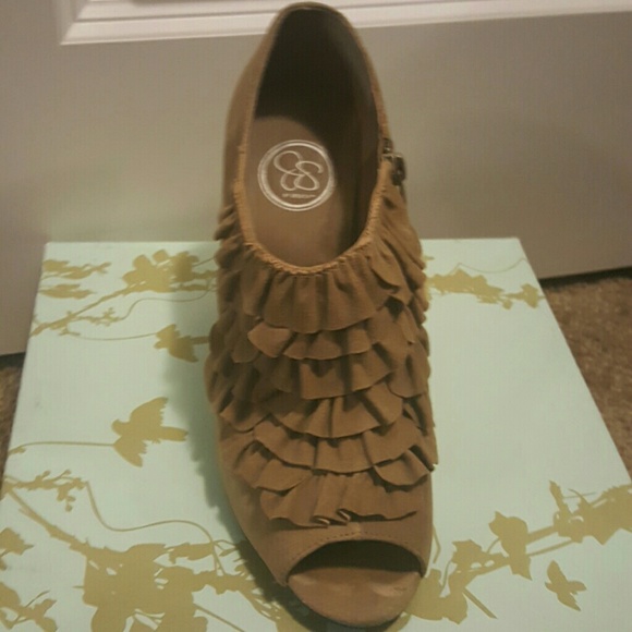 Tan Open Toe Booties - Picture 3 of 4