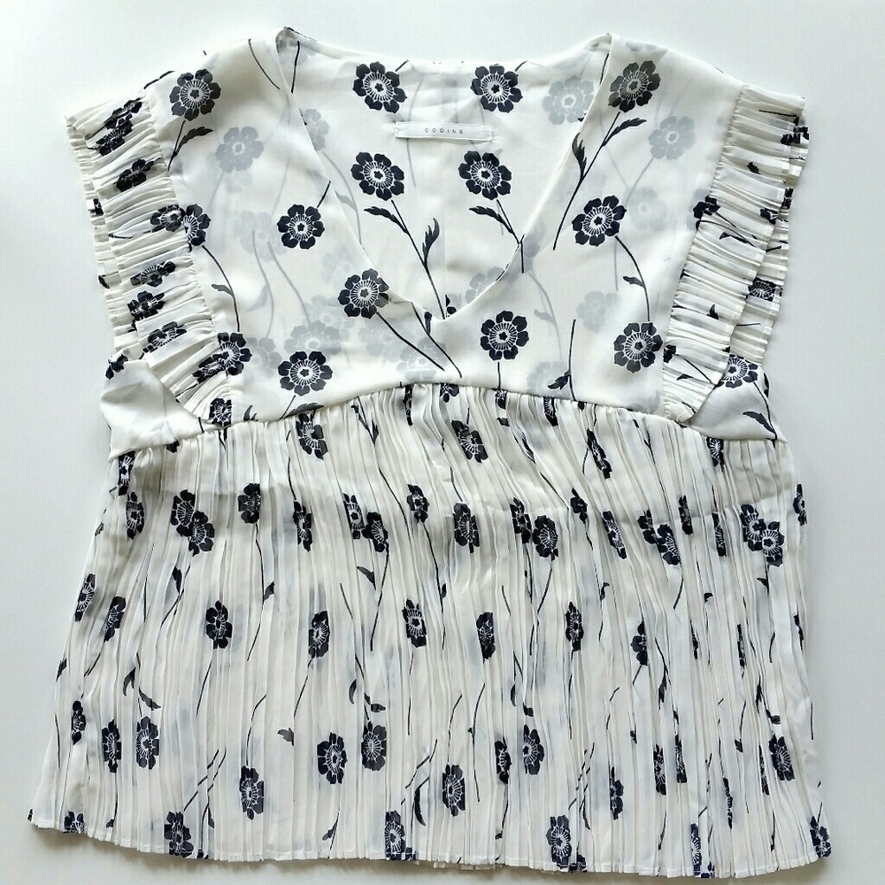 Floral Pleated Ruffled Sleeve Blouse - White - Picture 3 of 5
