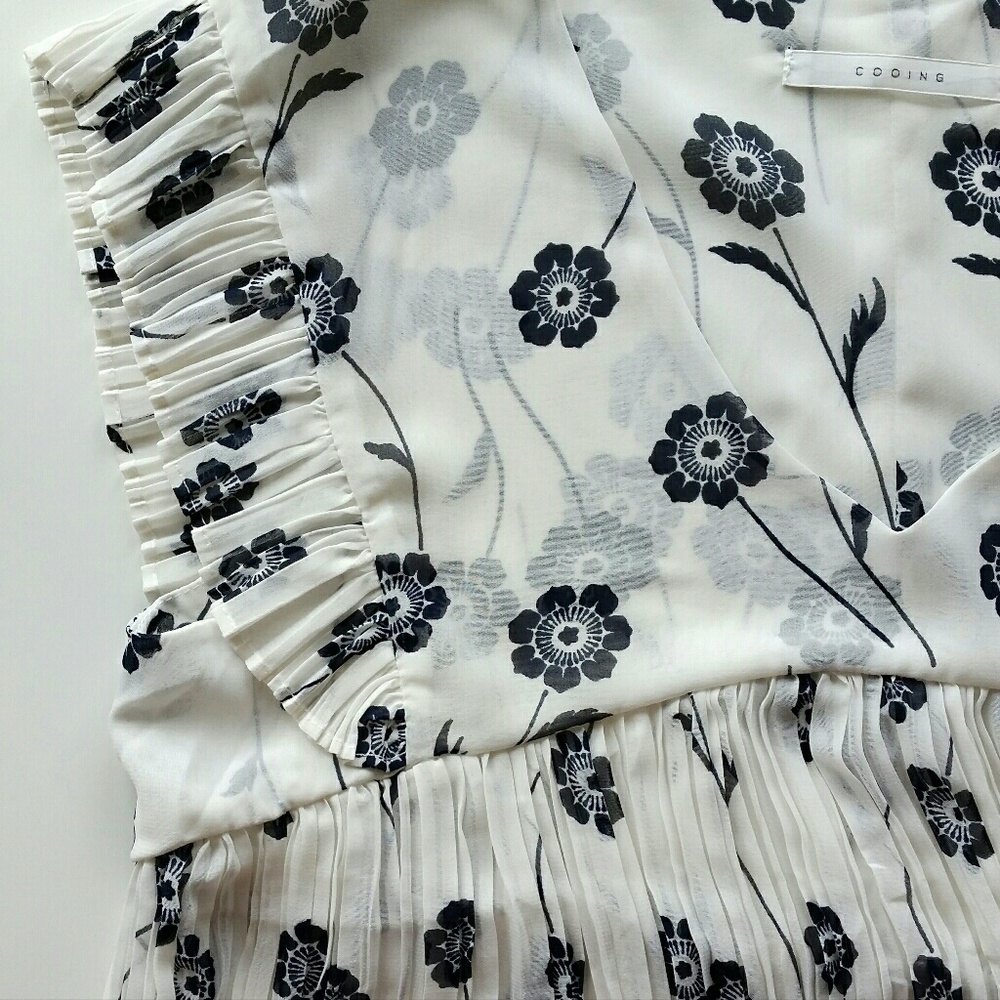 Floral Pleated Ruffled Sleeve Blouse - White - Picture 4 of 5