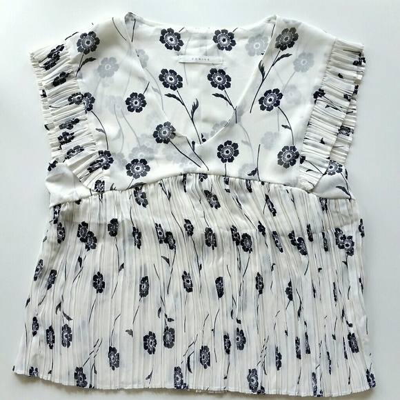 Floral Pleated Ruffled Sleeve Blouse - White - Picture 3 of 5