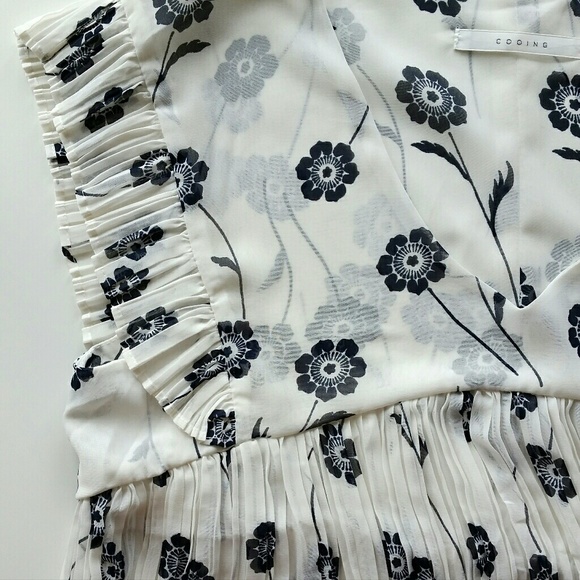 Floral Pleated Ruffled Sleeve Blouse - White - Picture 4 of 5