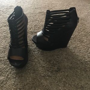 Black wedges