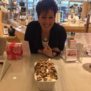 Meet your Posher, Debra