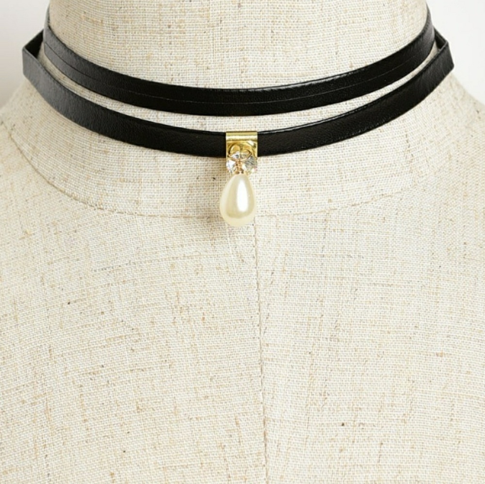 Pearl Stone Layer Choker