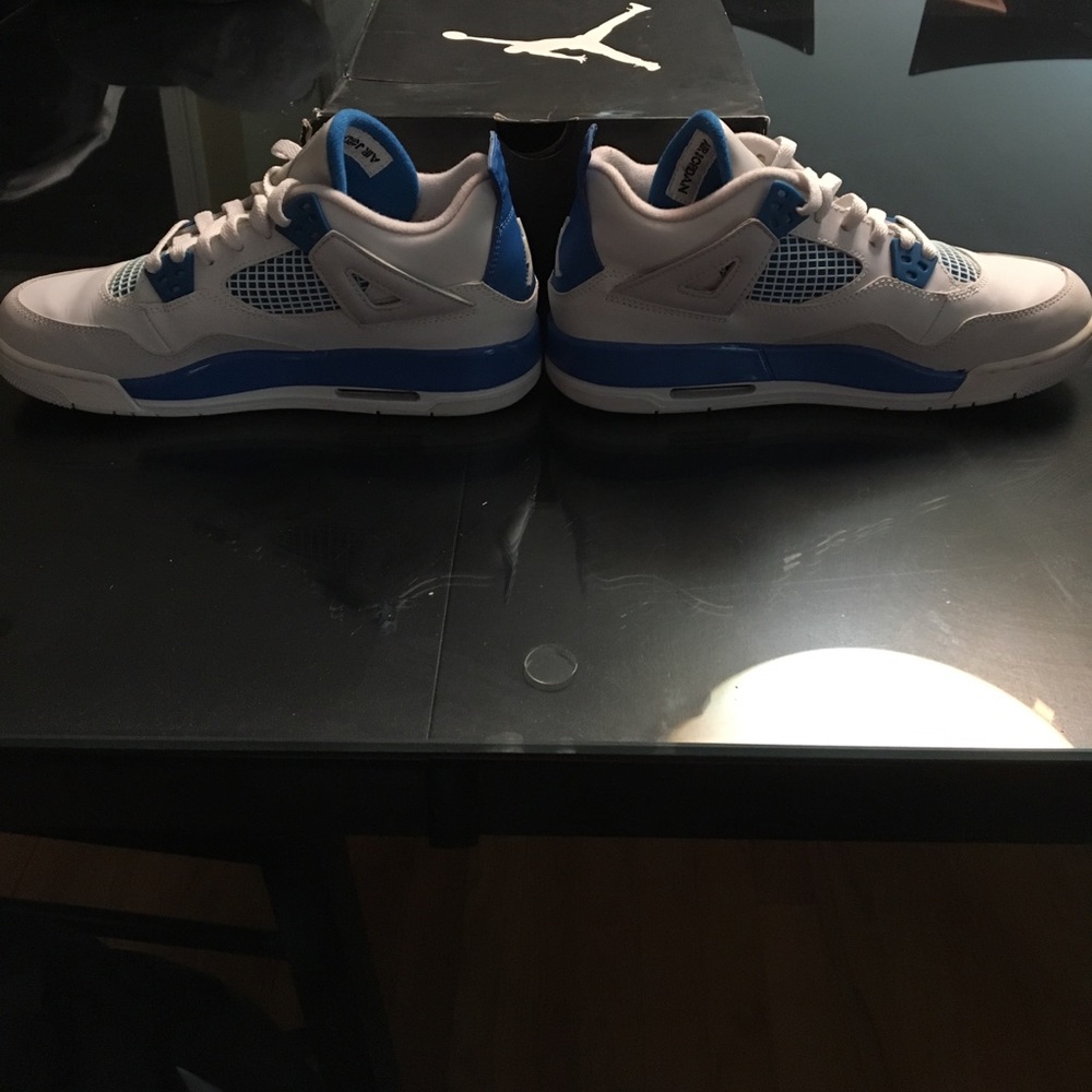 Air Jordan Retro 4 "Military Blue"
