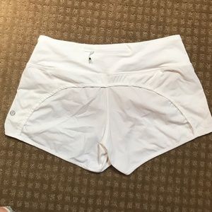Lululemon White 4-way stretch Speed Short 2.5"