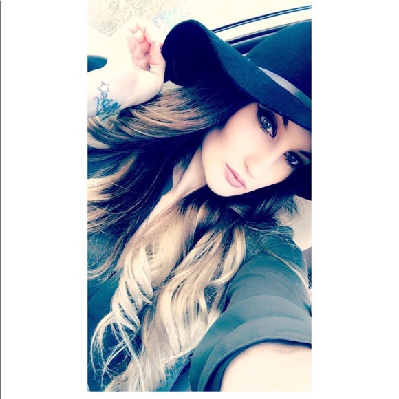 Meet your Posher Whit - Picture 5 of 5