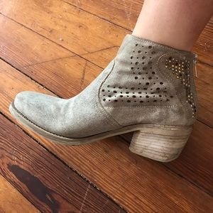 Vintage tan ankle boots