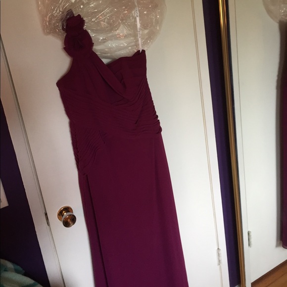 Formal dress - Picture 1 of 3