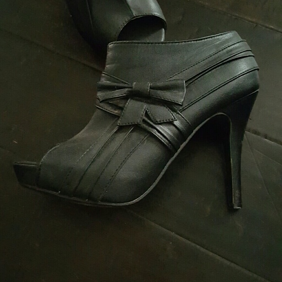 Peep toe booties - Picture 2 of 2