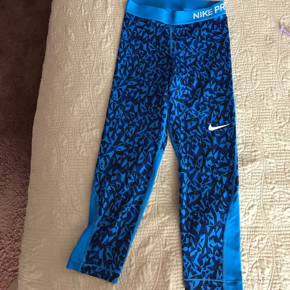 Blue printed Nike pro workout leggings!