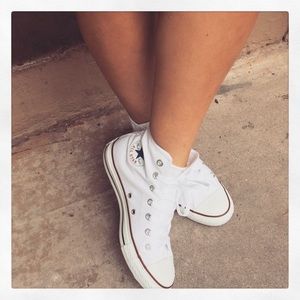 White Converse Hightops 😎🌞
