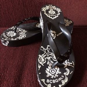 BCBGirls ladies flip flops size large