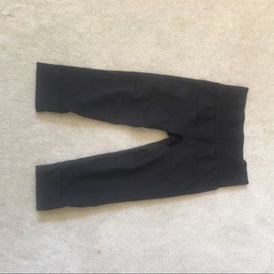 Size 6 lululemon seamless fit crop