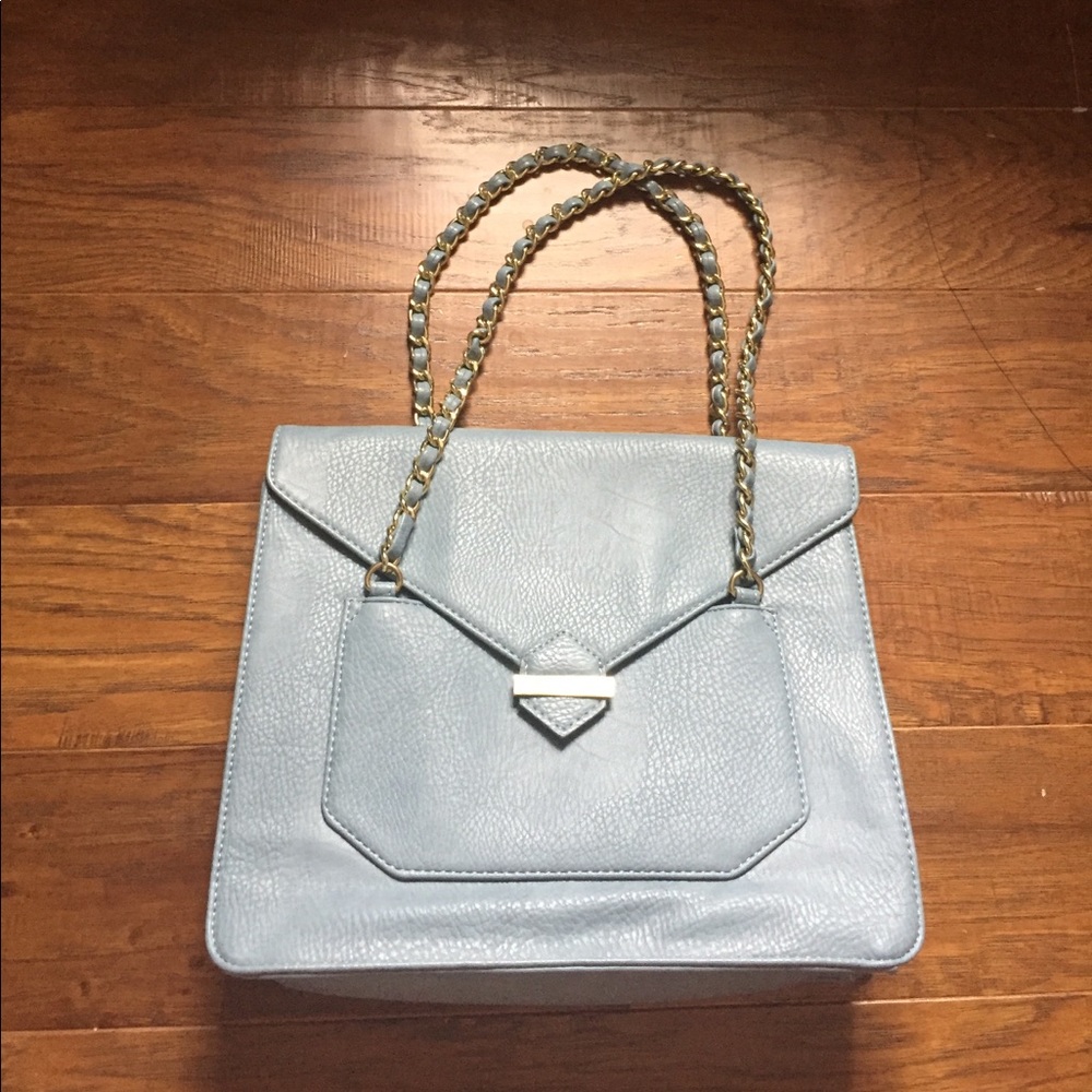 Trendy periwinkle purse! 👛