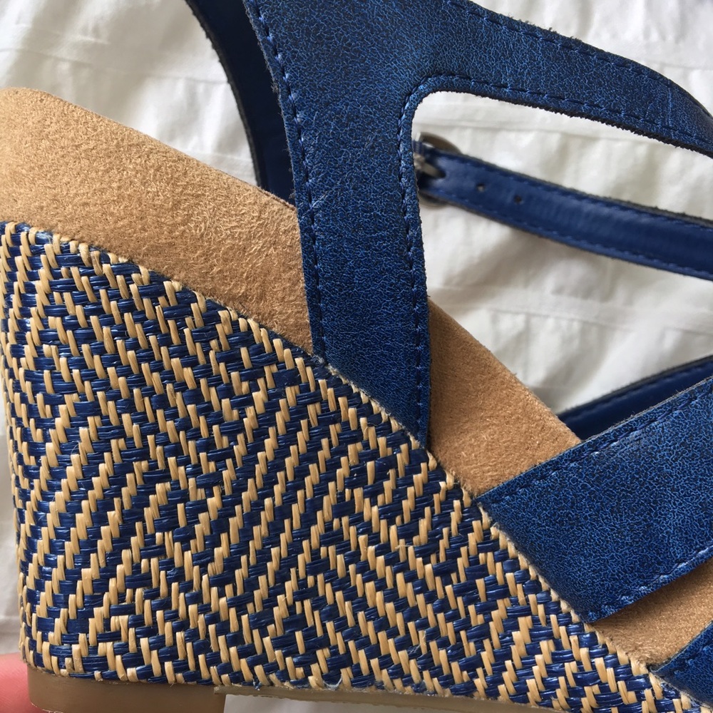 Super comfy wedges.