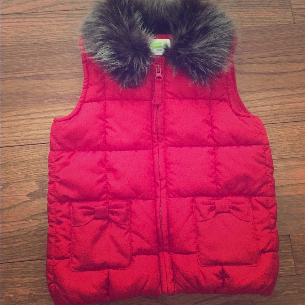 Fleece lined puffer vest with fur collar