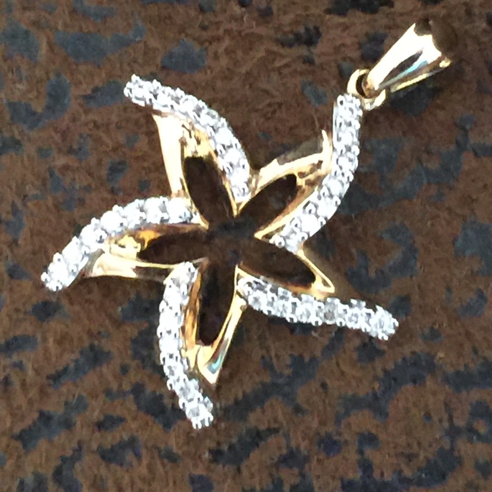 NWOT 14K Diamond Charm