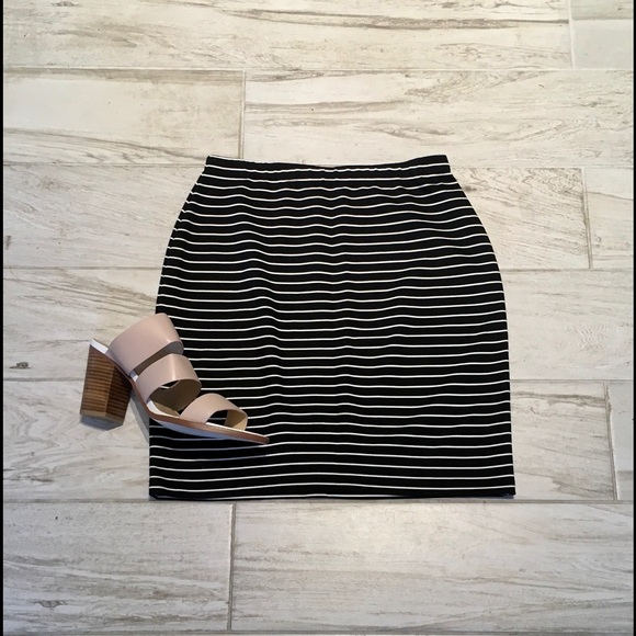 ❤️The Perfect Pencil Skirt❤️Lewis Cho Design NWOT!
