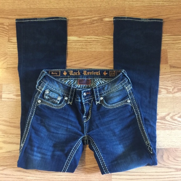 Showing - Picture 2 of 4