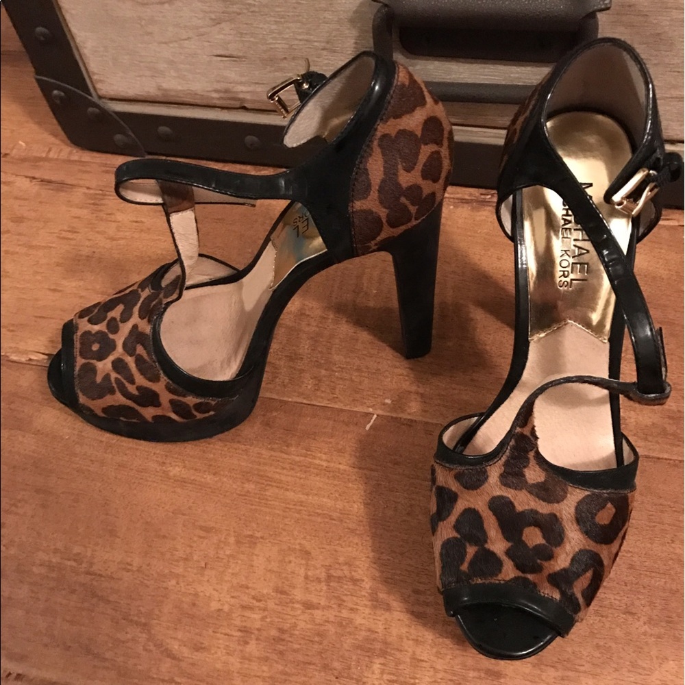 Michael kors t-strap peep toe platform pump