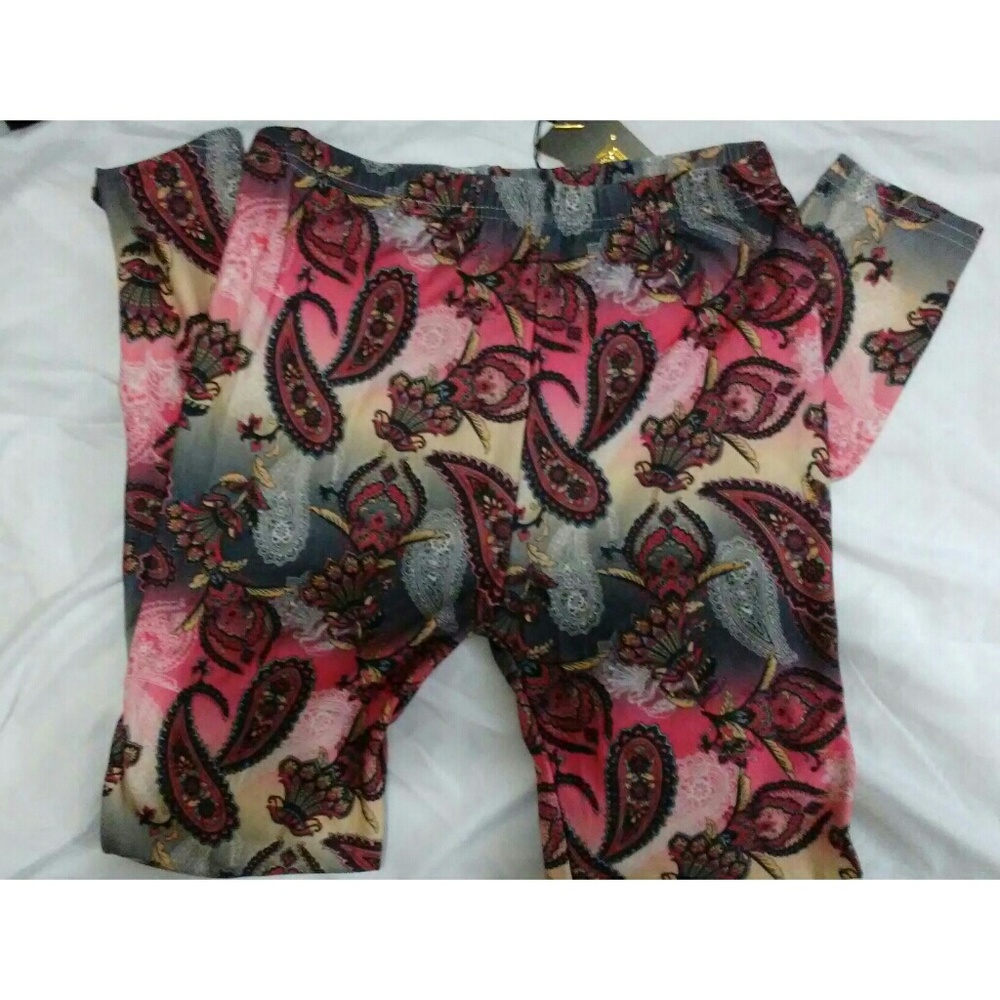 Comfy paisley leggings NWT