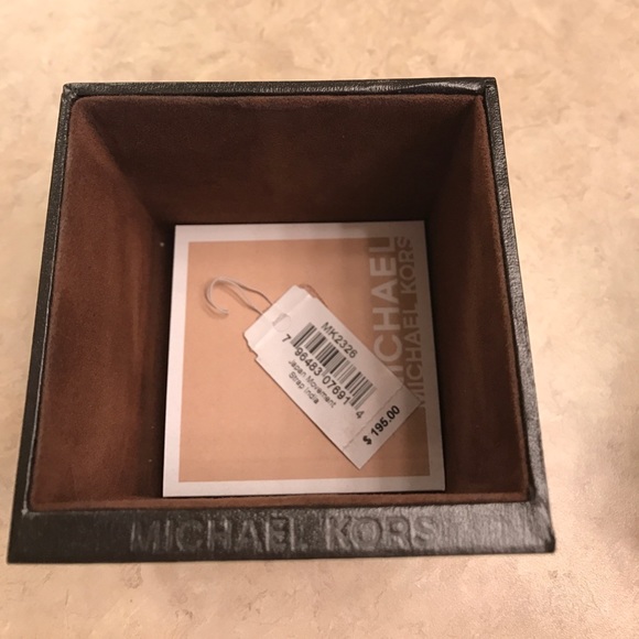 Michael Kors Runway slim leather logo watch main image 4