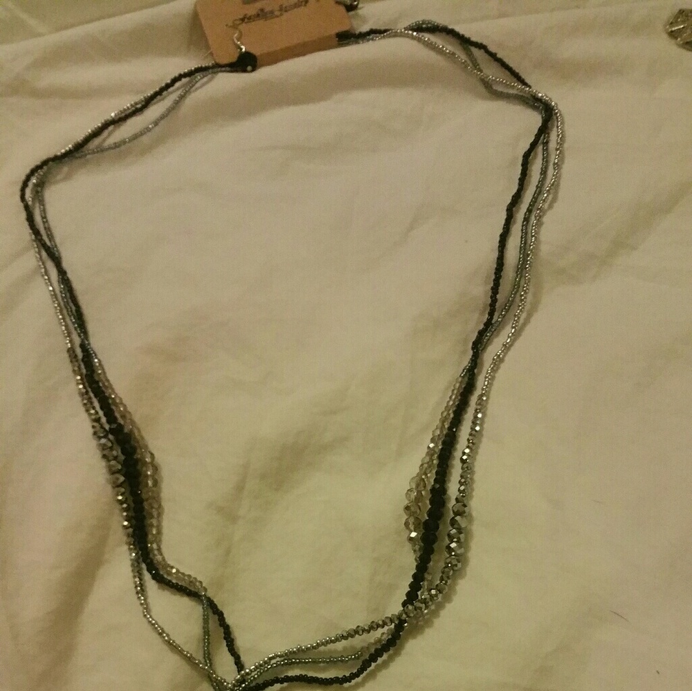 FASHION JEWELRY - Picture 2 of 4