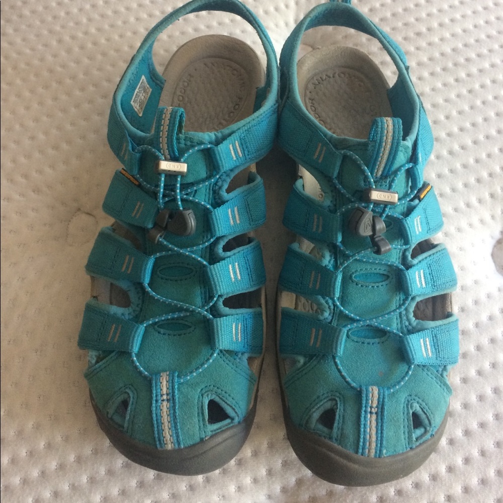 KEEN waterproof sandals women 9.5