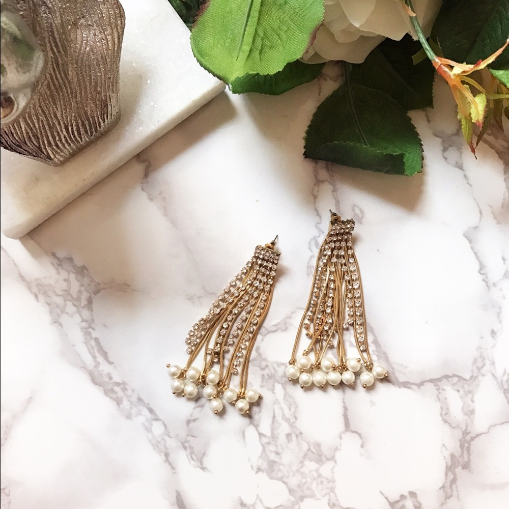 ♦️last one♦️beautiful gold pearl tassel earrings