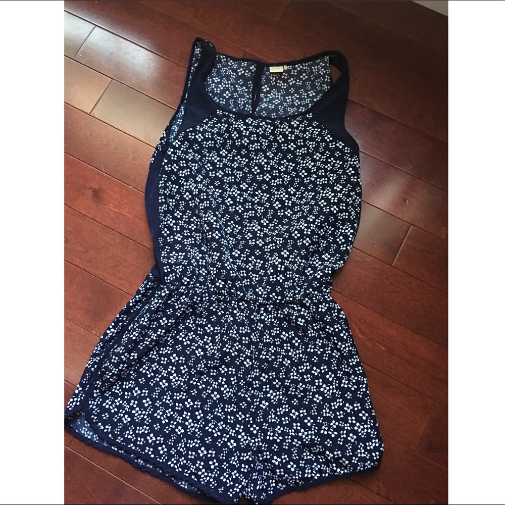 ✨Navy Blue Floral Romper✨
