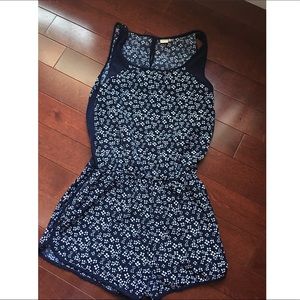 ✨Navy Blue Floral Romper✨