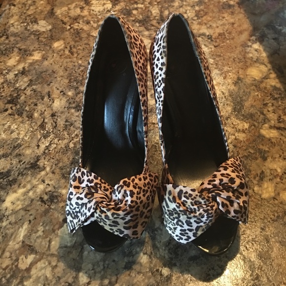 ❌SALE❌Leopard print stilettos - Picture 1 of 4