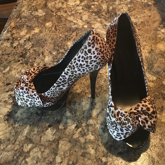 ❌SALE❌Leopard print stilettos - Picture 2 of 4