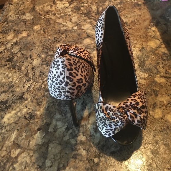 ❌SALE❌Leopard print stilettos - Picture 3 of 4