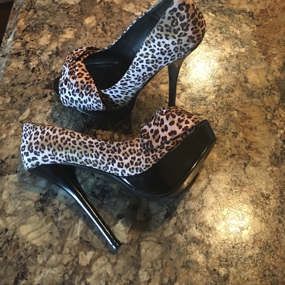 ❌SALE❌Leopard print stilettos - Picture 4 of 4
