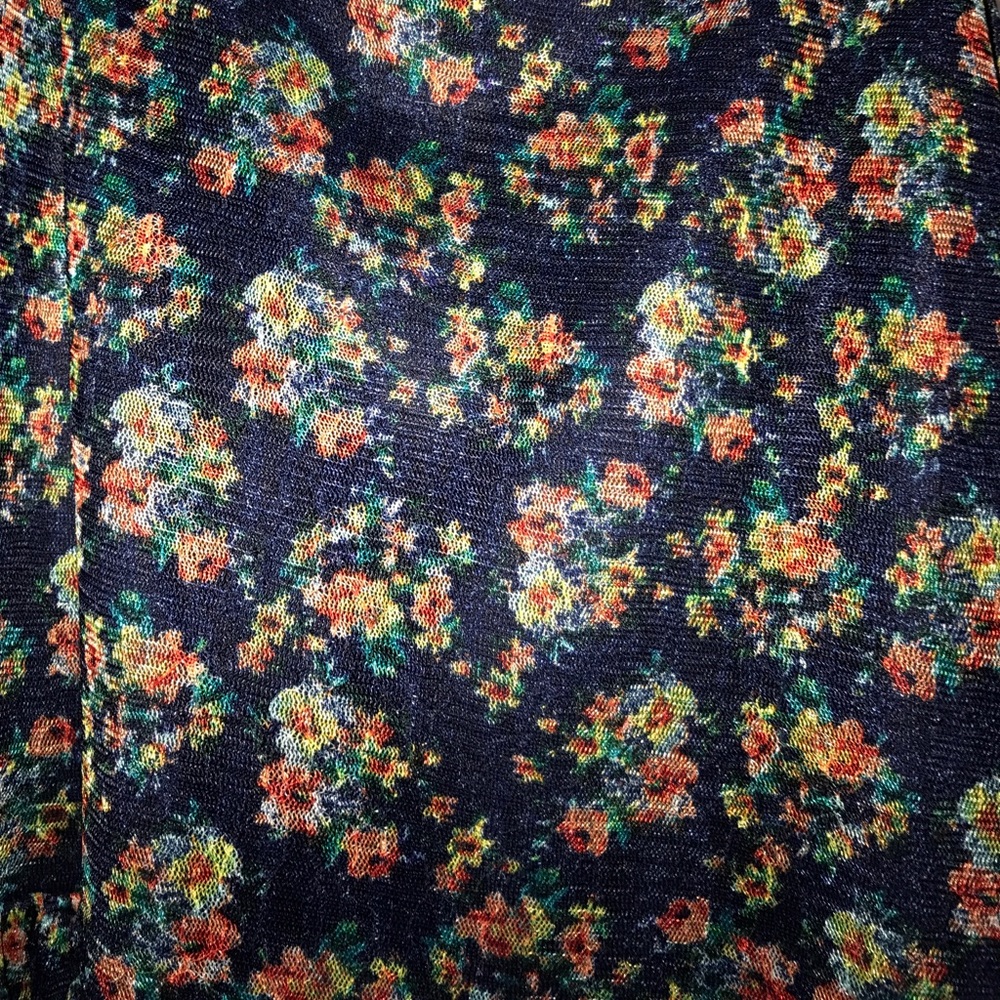 ‼️ MAKE AN OFFER ‼️ Floral dress - Picture 2 of 4