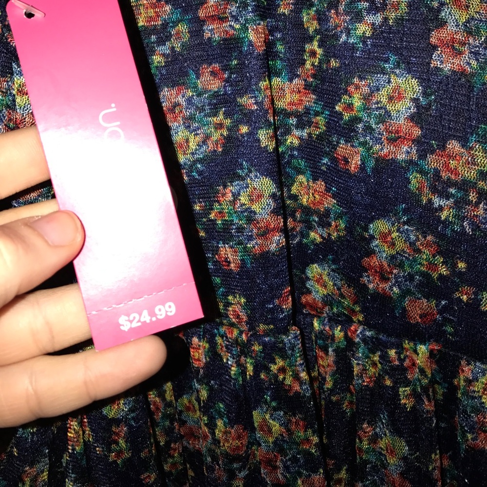 ‼️ MAKE AN OFFER ‼️ Floral dress - Picture 4 of 4
