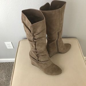Spring taupe wedge heel boot