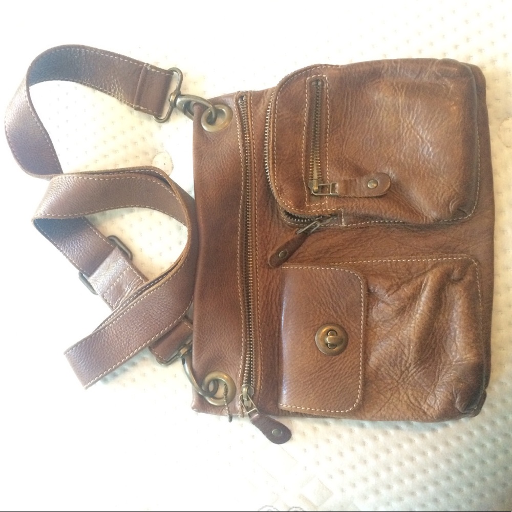 Roots (Canadian) brown leather purse