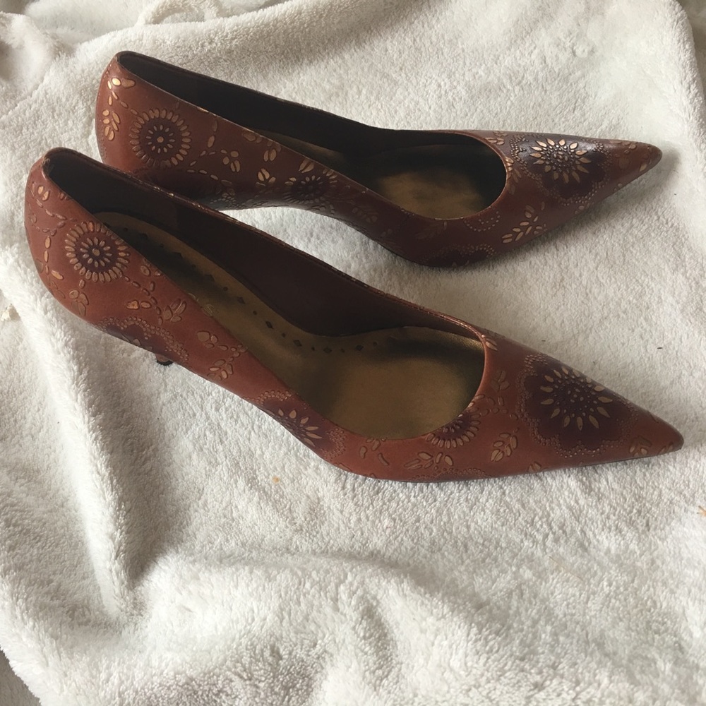 BCBG shoes