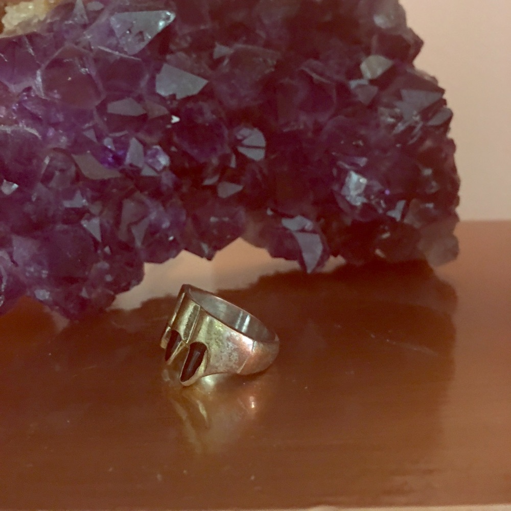 Fang tooth ring! - Picture 2 of 3