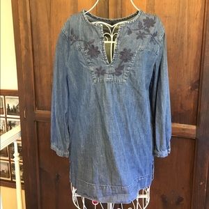 Gap emproidered chambray shirt Gap emproidered chambray shirt