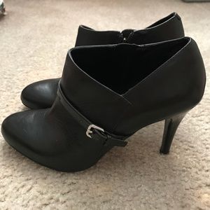 Nine West black mid-heel shoes/booties